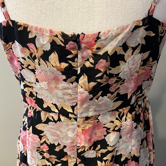Lulu’s Floral Mini Dress - Picture 4 of 6